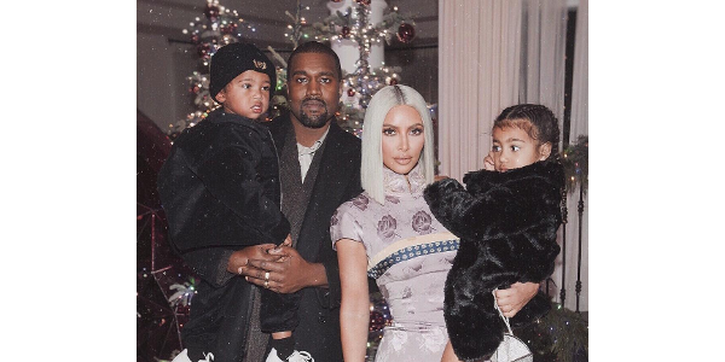 Foto Pertama Kim Kardashian dengan Chicago West