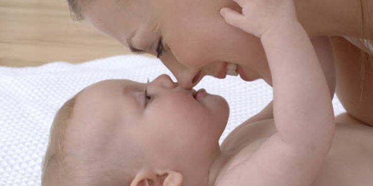 Bayi Takut Berpisah Dari Ibunya 
