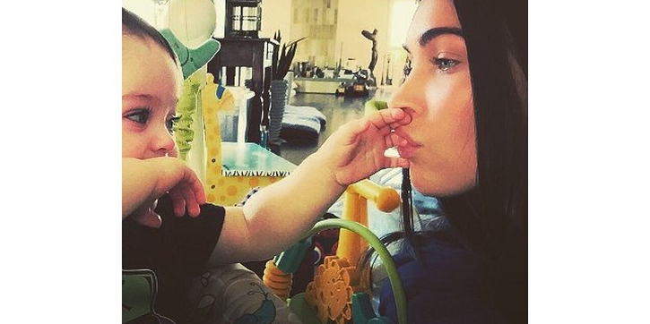Aksi Lucu Putra Megan Fox