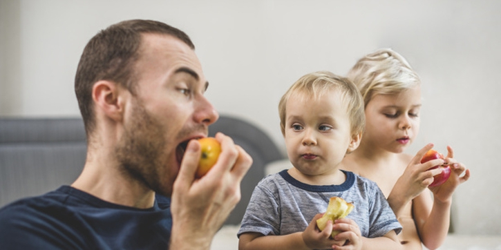 4 Cara Agar Si Kecil Menyukai Makanan