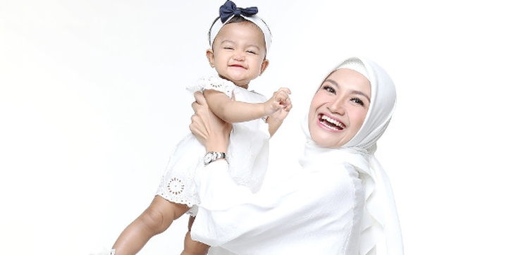 Tina Talisa: Ajarkan Anak Miliki Keingintahuan Besar