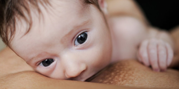 Bayi Menolak Menyusu? Atasi dengan Tips Ini, Moms
