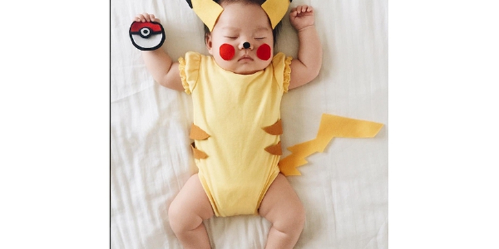 Bayi Berpose Lucu Saat Tertidur Pulas