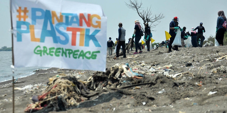 Greenpeace Ajak Bersihkan Plastik di World Cleanup Day