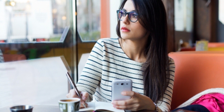 Moms, Hentikanlah Kebiasaan Membawa Pulang Pekerjaan Kantor!