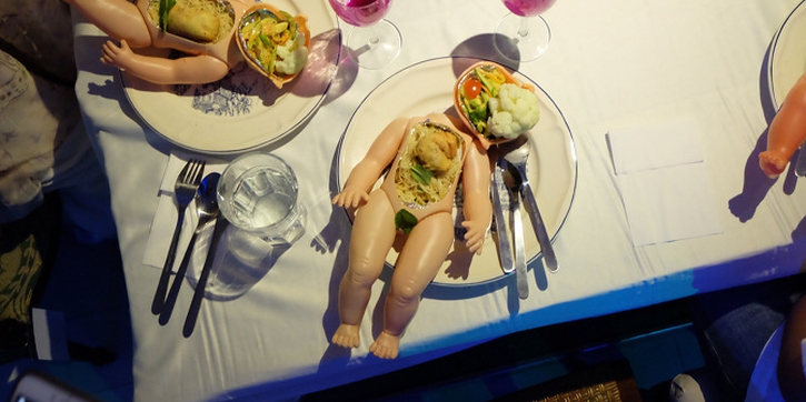 Ada ASI dalam Makanan, Pertunjukan Seni ini Dihujat