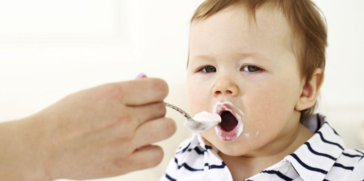 Inilah 4 Tanda Bayi Siap Makan