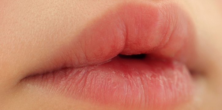 4 Ramuan Rumahan untuk Lembapkan Bibir