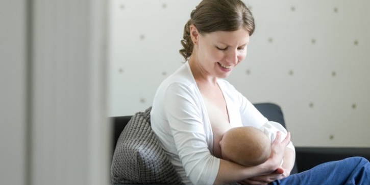 Posisi Pelekatan yang Tepat saat Menyusui Bayi
