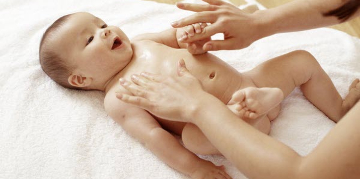 Sentuhan Orangtua Buat Bayi Tertawa