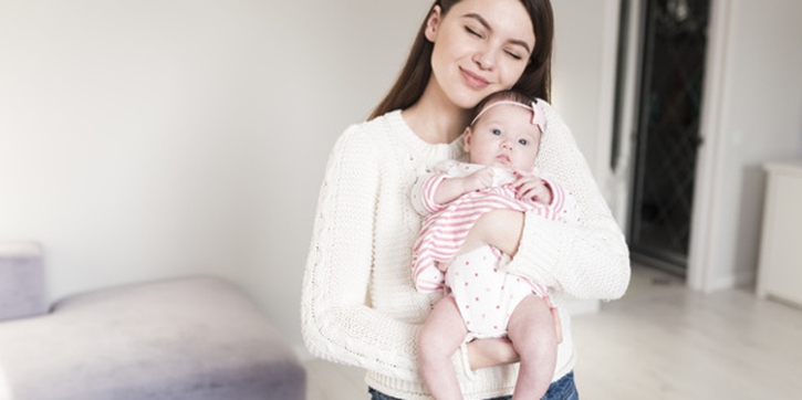 Tips Mengajak Newborn Bepergian