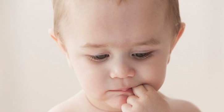 6 Cara Meringankan Nyeri karena Tumbuh Gigi pada Bayi