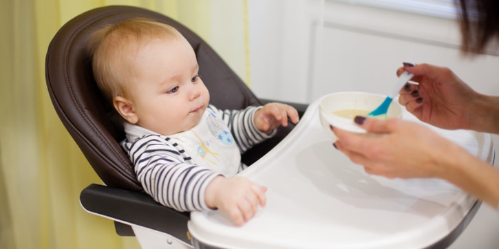 Moms, Kenali Jadwal Makan MPASI Bayi 6 Bulan
