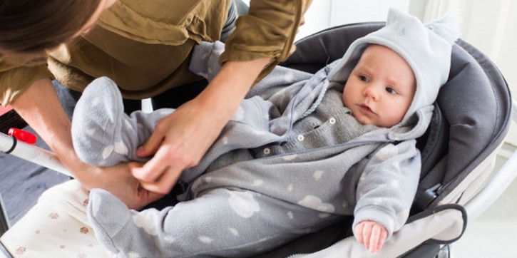 Pakaian Tepat Untuk Bayi Saat Musim Hujan
