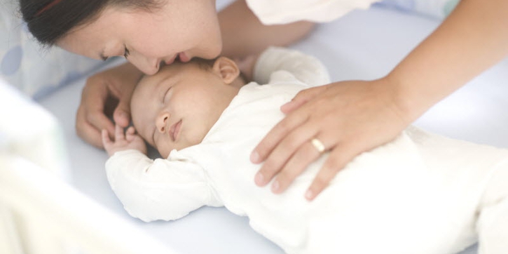 Mengatasi Jet Lag pada Bayi