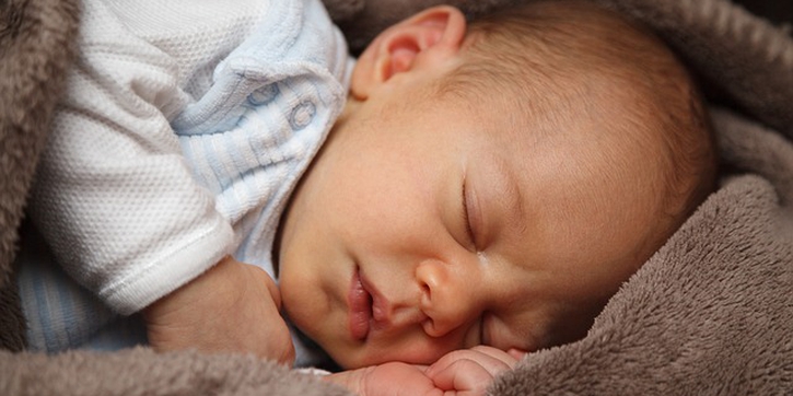 Cara Mudah Membiasakan Bayi Tidur Teratur