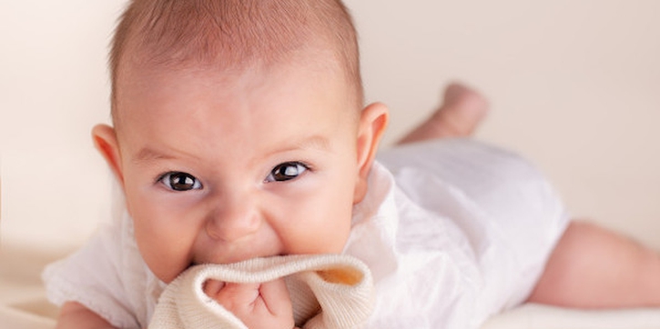 Cara Mudah Membersihkan Lidah Bayi dan Manfaatnya
