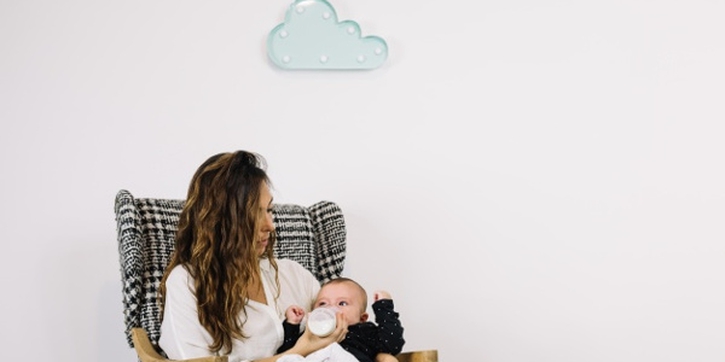 Bayi Sulit Menyusu Karena Pilek? Ini Solusinya, Moms