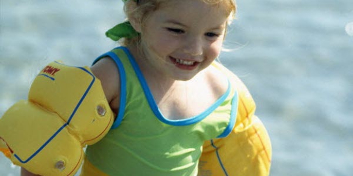 Agar Si Kecil Aman Berenang