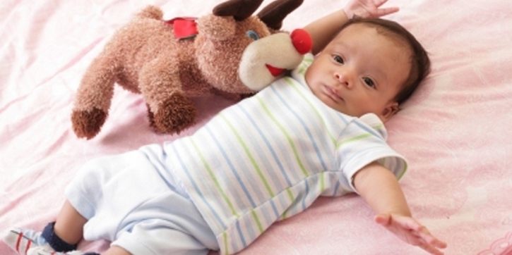 Biasakan Anak Tidur di Ranjangnya