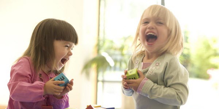 Mengajarkan Si Kecil Bersosialisasi 