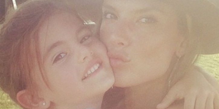 Foto Selfie Selebriti Bersama Si Kecil