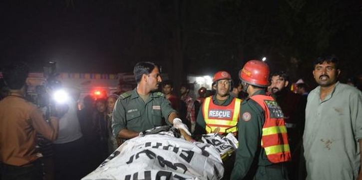 Ledakan di Lahore Menewaskan Puluhan Anak Kecil 