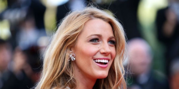 Sibuk, Blake Lively Tetap Menyusui Buah Hati