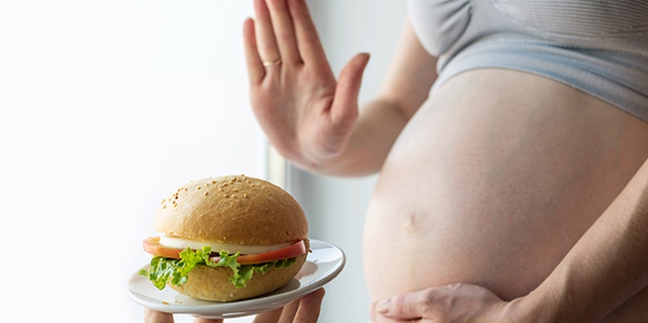 15 Makanan yang Wajib Dihindari Ibu Hamil