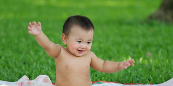 Perhatikan Hal Ini saat Menjemur Bayi (1)
