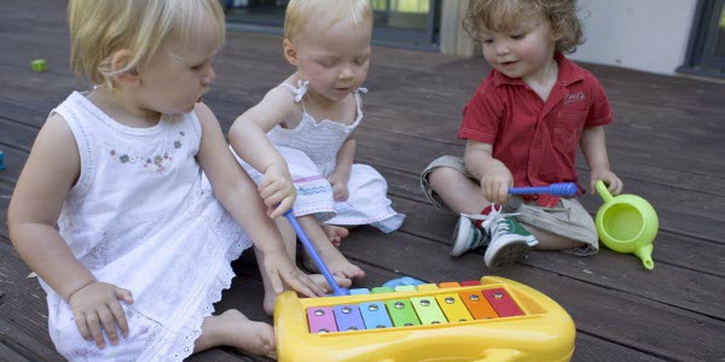 Kenalkan Musik Pada Si Kecil
