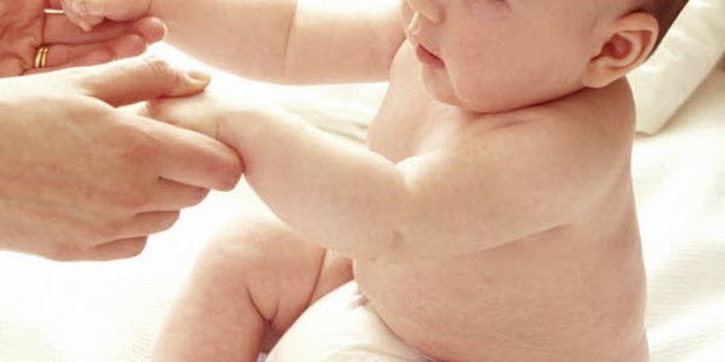 Bayi Belajar Duduk di Usia 3-6 Bulan