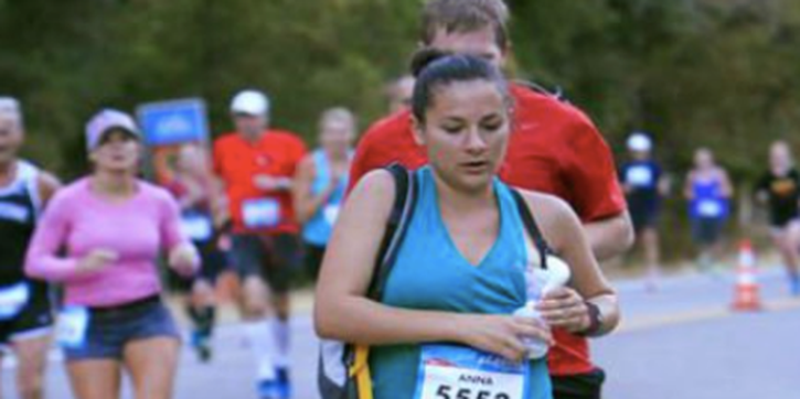 Anna Young: Pompa ASI Sambil Lari Half-Marathon