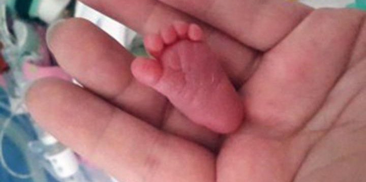 Emilia Si Bayi Termungil di Dunia