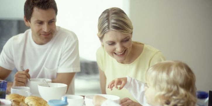 Tips Kenalkan Makanan Sehat untuk Si Kecil