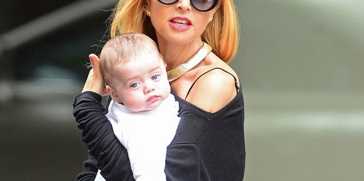 Rachel Zoe Didampingi Anak-anak Saat Bekerja
