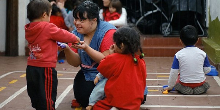 Wanita dengan Down Syndrome Jadi Guru Preschool