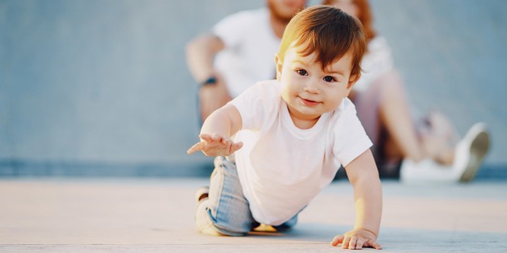 Bayi Anda Sudah Bisa Merangkak? Ini Manfaatnya Moms!