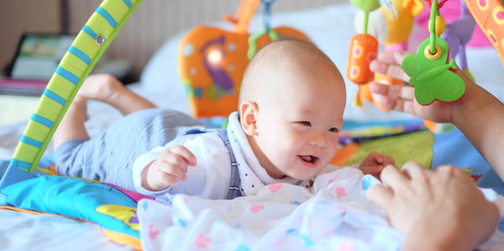 10 Manfaat Tummy Time untuk Bayi