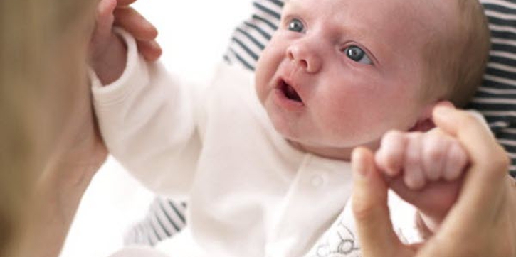 Bayi Membuang Muka Saat Diajak Bicara Tanda Autisme