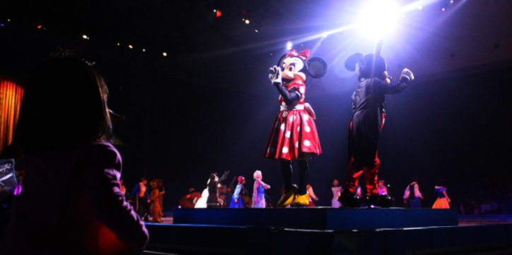 Serunya Karakter Disney Berseluncur di Disney On Ice