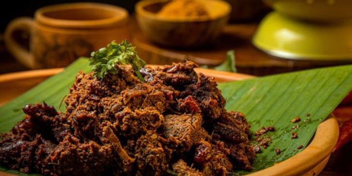 Makanan Khas Indonesia yang Butuh Perjuangan Membuatnya