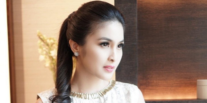 Selamat, Sandra Dewi Hamil Anak Pertama!