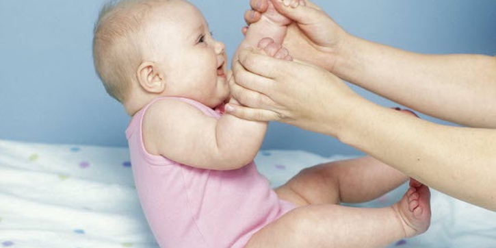 Bayi Usia 7 Bulan Belum Bisa Duduk