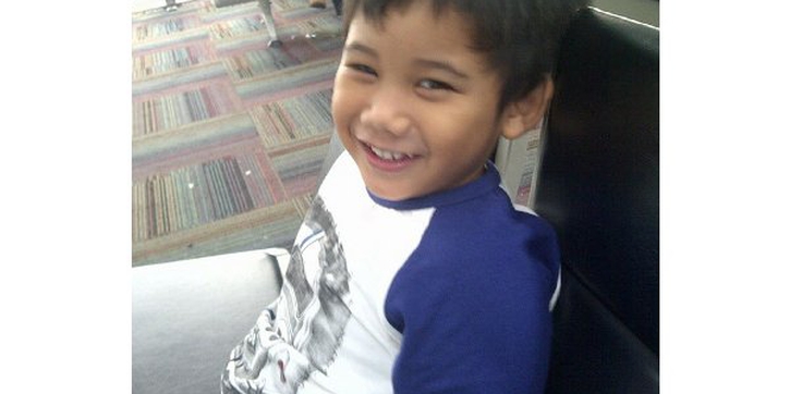 Raka, Pejuang Cilik yang Melawan Kanker Ganas
