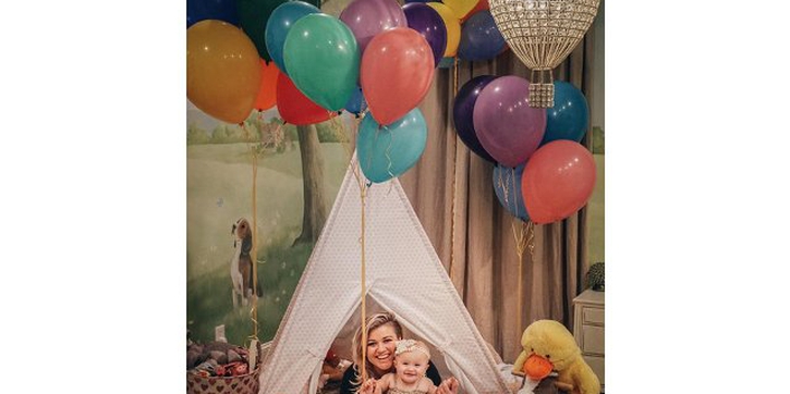 Kelly Clarkson Menulis Buku Cerita Anak