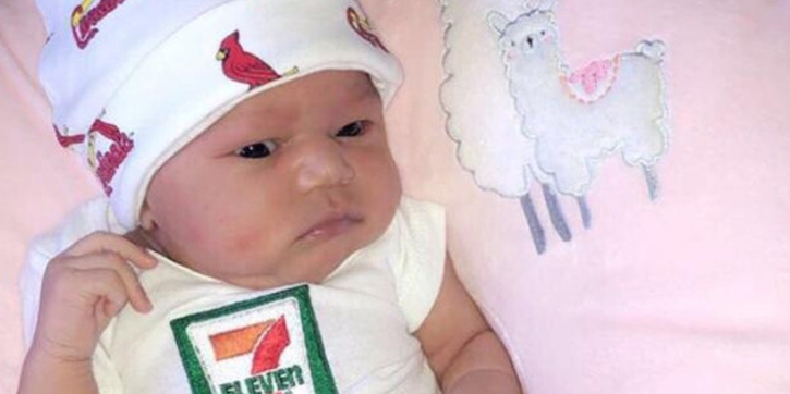 Viral! Keberuntungan Bayi 7-Eleven