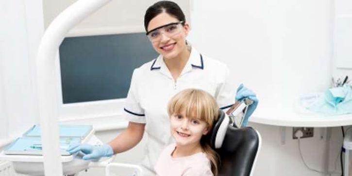 Tips agar Anak Berani ke Dokter Gigi