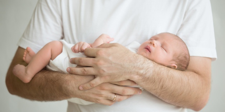 Hindari Menjemur Bayi Langsung di Bawah Sinar Matahari