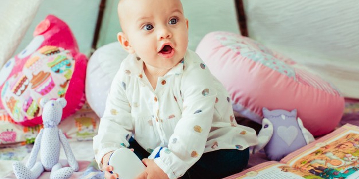Stimulasi Tepat Melatih Bayi Merangkak